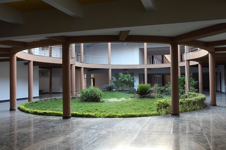 https://cache.careers360.mobi/media/colleges/social-media/media-gallery/2120/2019/2/21/Campus view of Shri Pillappa College of Engineering Bangalore_Campus-view.jpg